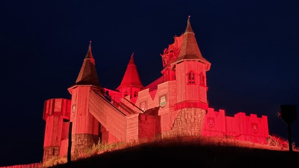 Iluminación Showtec transforma el Castillo del BillyBird Park