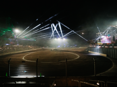 Drifts, proyectores y excavadoras: Cameo ORON® H2 ilumina el festival IRON DRIFT KING