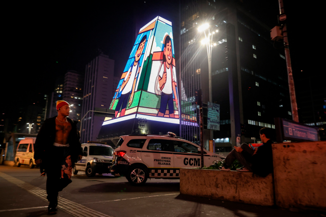 On Projeções transforma la Galería Digital SESI con 120.000 LEDs