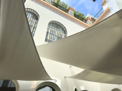 ISINAC presenta ABSORBRELLA: innovación acústica modular para exteriores