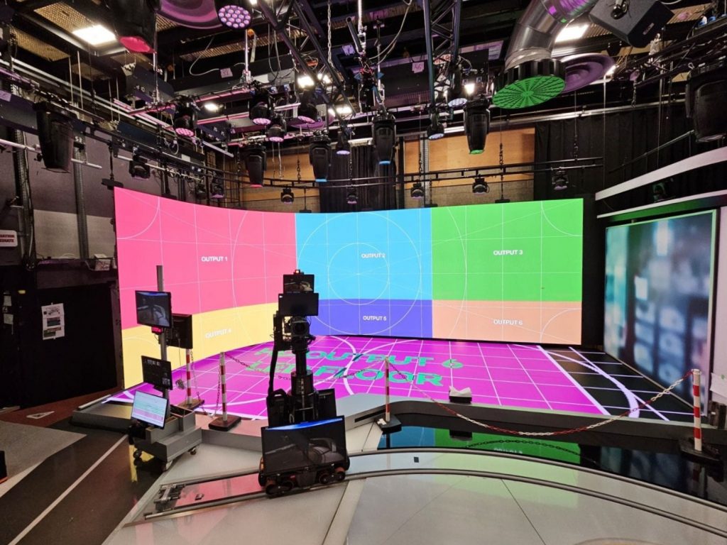 La serie Xmk2 de INFiLED potencia el nuevo plató virtual de TF1