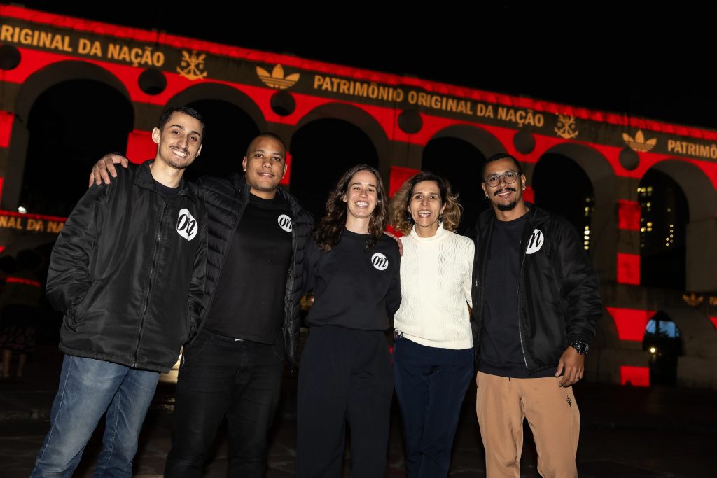 ON utiliza proyectores Christie Griffyn para iluminar los Arcos da Lapa en el lanzamiento de la nueva camiseta del Flamengo