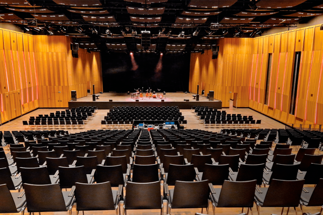 Renkus-Heinz contribuye a la mejora acústica de la Great Hall de VILCO