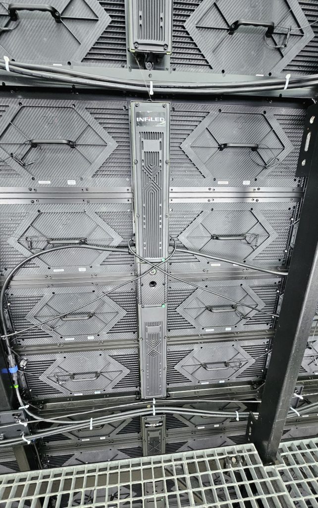 La serie MV de INFiLED mejora la experiencia de los aficionados en el estadio de Le Mans