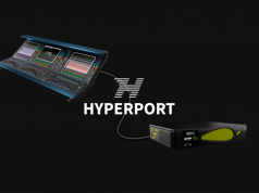 Fourier Audio lanza HYPERPORT para minimizar la latencia en consolas DiGiCo Fourier Audio ha presentado HYPERPORT, un nuevo protocolo de transporte de audio punto a punto diseñado para optimizar la integración de sus plataformas transform.engine y transform.go con las consolas Quantum y SD-Range de DiGiCo. La nueva tecnología ha sido desarrollada con un objetivo claro: reducir la latencia en entornos de sonido en directo y simplificar la conectividad entre hardware de procesamiento externo y superficies de mezcla profesionales. La latencia sigue siendo uno de los factores más sensibles dentro de aplicaciones de alto nivel, especialmente en giras, producciones teatrales y broadcast. En estos contextos, cualquier retraso adicional en la cadena de audio puede afectar tanto a la experiencia del ingeniero como al rendimiento artístico sobre el escenario. Con HYPERPORT, Fourier Audio plantea una alternativa específica para estos escenarios, centrada en ofrecer transferencia rápida, estable y transparente. Integración directa como inserto externo en Quantum y SD-Range Cuando un sistema transform.engine o transform.go se conecta a una consola DiGiCo compatible, HYPERPORT permite operar con una latencia de ida y vuelta de solo 1,2 milisegundos. Esta cifra representa una mejora significativa frente a los aproximadamente 3 milisegundos habituales en configuraciones basadas en redes Dante dentro de este tipo de flujos de trabajo. La reducción del retardo abre la puerta a un uso más eficiente de procesamiento basado en plugins dentro de aplicaciones especialmente críticas, como la mezcla de monitores en directo. En este entorno, una mínima variación temporal puede resultar perceptible para músicos y vocalistas, comprometiendo sensaciones de interpretación, timing y respuesta sobre el escenario. Gracias a esta integración, el hardware de Fourier Audio puede utilizarse como inserto directo dentro del ecosistema Quantum y SD-Range, facilitando acceso a cadenas avanzadas de procesamiento sin penalización relevante en tiempos de respuesta. Optimización del hardware existente sin cambios físicos Uno de los aspectos más relevantes del lanzamiento es que HYPERPORT no requiere nuevo hardware dedicado. La tecnología se implementa mediante actualización de software, permitiendo aprovechar la infraestructura ya instalada por los usuarios. Según ha explicado Pete Bridgman, CEO de Fourier Audio, el desarrollo responde directamente a la demanda del mercado profesional por reducir al máximo la latencia en sistemas de directo. La colaboración con DiGiCo ha permitido crear una capa de transporte optimizada, enfocada en una configuración rápida, almacenamiento en búfer mínimo y máxima integridad de señal. Este enfoque resulta especialmente interesante para empresas de rental, proveedores técnicos y recintos que ya trabajan con consolas Quantum o SD-Series y buscan ampliar capacidades de procesamiento sin rediseñar su arquitectura actual. Detección automática y redundancia integrada Además de la mejora en latencia, HYPERPORT incorpora detección automática entre protocolos Dante y HYPERPORT. Tanto la interfaz de Fourier Audio como la tarjeta DMI-DANTE instalada en la consola son capaces de identificar de forma automática el tipo de conexión utilizada, eliminando pasos manuales de configuración y reduciendo tiempos de puesta en marcha. El sistema ofrece hasta 64 canales de conectividad redundante de alta velocidad, operando a 48 o 96 kHz. Esta capacidad refuerza la fiabilidad operativa en aplicaciones críticas, donde la redundancia y la continuidad del audio son requisitos imprescindibles. La combinación de detección automática, compatibilidad con hardware existente y transporte redundante posiciona a HYPERPORT como una solución orientada a simplificar despliegues complejos y a reducir posibles puntos de fallo en producciones exigentes. Disponibilidad Fourier Audio ha confirmado que HYPERPORT estará disponible sin coste adicional para los usuarios de la marca mediante una actualización de software prevista para marzo de 2026, descargable desde la web oficial de la compañía. Con este lanzamiento, la firma amplía las capacidades de su ecosistema transform y refuerza la tendencia del mercado hacia entornos híbridos donde procesamiento externo, integración profunda con consolas y baja latencia se convierten en factores clave dentro del audio profesional en directo.