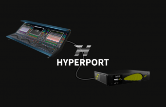 Fourier Audio lanza HYPERPORT para minimizar la latencia en consolas DiGiCo Fourier Audio ha presentado HYPERPORT, un nuevo protocolo de transporte de audio punto a punto diseñado para optimizar la integración de sus plataformas transform.engine y transform.go con las consolas Quantum y SD-Range de DiGiCo. La nueva tecnología ha sido desarrollada con un objetivo claro: reducir la latencia en entornos de sonido en directo y simplificar la conectividad entre hardware de procesamiento externo y superficies de mezcla profesionales. La latencia sigue siendo uno de los factores más sensibles dentro de aplicaciones de alto nivel, especialmente en giras, producciones teatrales y broadcast. En estos contextos, cualquier retraso adicional en la cadena de audio puede afectar tanto a la experiencia del ingeniero como al rendimiento artístico sobre el escenario. Con HYPERPORT, Fourier Audio plantea una alternativa específica para estos escenarios, centrada en ofrecer transferencia rápida, estable y transparente. Integración directa como inserto externo en Quantum y SD-Range Cuando un sistema transform.engine o transform.go se conecta a una consola DiGiCo compatible, HYPERPORT permite operar con una latencia de ida y vuelta de solo 1,2 milisegundos. Esta cifra representa una mejora significativa frente a los aproximadamente 3 milisegundos habituales en configuraciones basadas en redes Dante dentro de este tipo de flujos de trabajo. La reducción del retardo abre la puerta a un uso más eficiente de procesamiento basado en plugins dentro de aplicaciones especialmente críticas, como la mezcla de monitores en directo. En este entorno, una mínima variación temporal puede resultar perceptible para músicos y vocalistas, comprometiendo sensaciones de interpretación, timing y respuesta sobre el escenario. Gracias a esta integración, el hardware de Fourier Audio puede utilizarse como inserto directo dentro del ecosistema Quantum y SD-Range, facilitando acceso a cadenas avanzadas de procesamiento sin penalización relevante en tiempos de respuesta. Optimización del hardware existente sin cambios físicos Uno de los aspectos más relevantes del lanzamiento es que HYPERPORT no requiere nuevo hardware dedicado. La tecnología se implementa mediante actualización de software, permitiendo aprovechar la infraestructura ya instalada por los usuarios. Según ha explicado Pete Bridgman, CEO de Fourier Audio, el desarrollo responde directamente a la demanda del mercado profesional por reducir al máximo la latencia en sistemas de directo. La colaboración con DiGiCo ha permitido crear una capa de transporte optimizada, enfocada en una configuración rápida, almacenamiento en búfer mínimo y máxima integridad de señal. Este enfoque resulta especialmente interesante para empresas de rental, proveedores técnicos y recintos que ya trabajan con consolas Quantum o SD-Series y buscan ampliar capacidades de procesamiento sin rediseñar su arquitectura actual. Detección automática y redundancia integrada Además de la mejora en latencia, HYPERPORT incorpora detección automática entre protocolos Dante y HYPERPORT. Tanto la interfaz de Fourier Audio como la tarjeta DMI-DANTE instalada en la consola son capaces de identificar de forma automática el tipo de conexión utilizada, eliminando pasos manuales de configuración y reduciendo tiempos de puesta en marcha. El sistema ofrece hasta 64 canales de conectividad redundante de alta velocidad, operando a 48 o 96 kHz. Esta capacidad refuerza la fiabilidad operativa en aplicaciones críticas, donde la redundancia y la continuidad del audio son requisitos imprescindibles. La combinación de detección automática, compatibilidad con hardware existente y transporte redundante posiciona a HYPERPORT como una solución orientada a simplificar despliegues complejos y a reducir posibles puntos de fallo en producciones exigentes. Disponibilidad Fourier Audio ha confirmado que HYPERPORT estará disponible sin coste adicional para los usuarios de la marca mediante una actualización de software prevista para marzo de 2026, descargable desde la web oficial de la compañía. Con este lanzamiento, la firma amplía las capacidades de su ecosistema transform y refuerza la tendencia del mercado hacia entornos híbridos donde procesamiento externo, integración profunda con consolas y baja latencia se convierten en factores clave dentro del audio profesional en directo.