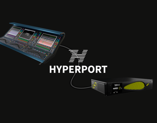 Fourier Audio lanza HYPERPORT para minimizar la latencia en consolas DiGiCo Fourier Audio ha presentado HYPERPORT, un nuevo protocolo de transporte de audio punto a punto diseñado para optimizar la integración de sus plataformas transform.engine y transform.go con las consolas Quantum y SD-Range de DiGiCo. La nueva tecnología ha sido desarrollada con un objetivo claro: reducir la latencia en entornos de sonido en directo y simplificar la conectividad entre hardware de procesamiento externo y superficies de mezcla profesionales. La latencia sigue siendo uno de los factores más sensibles dentro de aplicaciones de alto nivel, especialmente en giras, producciones teatrales y broadcast. En estos contextos, cualquier retraso adicional en la cadena de audio puede afectar tanto a la experiencia del ingeniero como al rendimiento artístico sobre el escenario. Con HYPERPORT, Fourier Audio plantea una alternativa específica para estos escenarios, centrada en ofrecer transferencia rápida, estable y transparente. Integración directa como inserto externo en Quantum y SD-Range Cuando un sistema transform.engine o transform.go se conecta a una consola DiGiCo compatible, HYPERPORT permite operar con una latencia de ida y vuelta de solo 1,2 milisegundos. Esta cifra representa una mejora significativa frente a los aproximadamente 3 milisegundos habituales en configuraciones basadas en redes Dante dentro de este tipo de flujos de trabajo. La reducción del retardo abre la puerta a un uso más eficiente de procesamiento basado en plugins dentro de aplicaciones especialmente críticas, como la mezcla de monitores en directo. En este entorno, una mínima variación temporal puede resultar perceptible para músicos y vocalistas, comprometiendo sensaciones de interpretación, timing y respuesta sobre el escenario. Gracias a esta integración, el hardware de Fourier Audio puede utilizarse como inserto directo dentro del ecosistema Quantum y SD-Range, facilitando acceso a cadenas avanzadas de procesamiento sin penalización relevante en tiempos de respuesta. Optimización del hardware existente sin cambios físicos Uno de los aspectos más relevantes del lanzamiento es que HYPERPORT no requiere nuevo hardware dedicado. La tecnología se implementa mediante actualización de software, permitiendo aprovechar la infraestructura ya instalada por los usuarios. Según ha explicado Pete Bridgman, CEO de Fourier Audio, el desarrollo responde directamente a la demanda del mercado profesional por reducir al máximo la latencia en sistemas de directo. La colaboración con DiGiCo ha permitido crear una capa de transporte optimizada, enfocada en una configuración rápida, almacenamiento en búfer mínimo y máxima integridad de señal. Este enfoque resulta especialmente interesante para empresas de rental, proveedores técnicos y recintos que ya trabajan con consolas Quantum o SD-Series y buscan ampliar capacidades de procesamiento sin rediseñar su arquitectura actual. Detección automática y redundancia integrada Además de la mejora en latencia, HYPERPORT incorpora detección automática entre protocolos Dante y HYPERPORT. Tanto la interfaz de Fourier Audio como la tarjeta DMI-DANTE instalada en la consola son capaces de identificar de forma automática el tipo de conexión utilizada, eliminando pasos manuales de configuración y reduciendo tiempos de puesta en marcha. El sistema ofrece hasta 64 canales de conectividad redundante de alta velocidad, operando a 48 o 96 kHz. Esta capacidad refuerza la fiabilidad operativa en aplicaciones críticas, donde la redundancia y la continuidad del audio son requisitos imprescindibles. La combinación de detección automática, compatibilidad con hardware existente y transporte redundante posiciona a HYPERPORT como una solución orientada a simplificar despliegues complejos y a reducir posibles puntos de fallo en producciones exigentes. Disponibilidad Fourier Audio ha confirmado que HYPERPORT estará disponible sin coste adicional para los usuarios de la marca mediante una actualización de software prevista para marzo de 2026, descargable desde la web oficial de la compañía. Con este lanzamiento, la firma amplía las capacidades de su ecosistema transform y refuerza la tendencia del mercado hacia entornos híbridos donde procesamiento externo, integración profunda con consolas y baja latencia se convierten en factores clave dentro del audio profesional en directo.