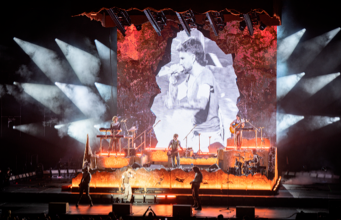 La gira de Dani Fernández con un diseño lumínico de Isaac Bargiela y producción de Fluge Audiovisuales La gira de Dani Fernández da un salto técnico con un diseño lumínico de Isaac Bargiela y producción de Fluge Audiovisuales