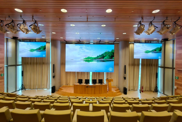 Alfalite instala 150 paneles LED en el auditorio de Torre Iberdrola