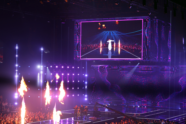 INFiLED transforma el escenario del UMK 2026 con pantallas LED de gran formato y estructuras transparentes INFiLED transforma el escenario del UMK 2026 con pantallas LED de gran formato y estructuras transparentes