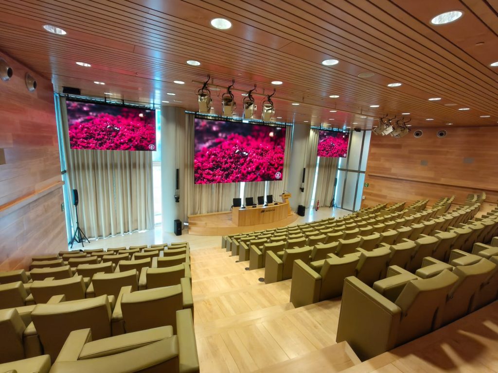 Alfalite instala 150 paneles LED en el auditorio de Torre Iberdrola
