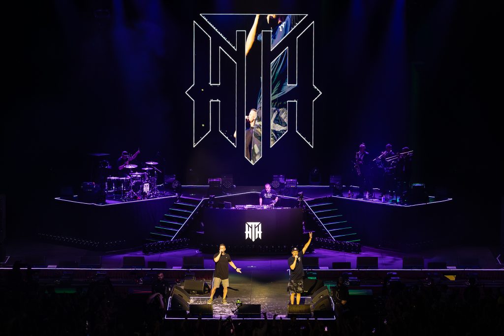 AV Stumpfl PIXERA impulsa la gira australiana de Hilltop Hoods con un flujo de vídeo 4K unificado