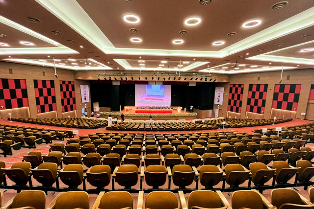 Renkus-Heinz equipa el auditorio de Mahindra University con su serie C Renkus-Heinz equipa el auditorio de Mahindra University con su serie C
