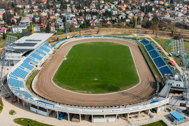 El estadio municipal de Krosno, en Polonia, incorpora un nuevo sistema de sonorización RCF El estadio municipal de Krosno, en Polonia, incorpora un nuevo sistema de sonorización RCF